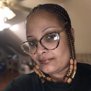 Meet your Posher, Monique